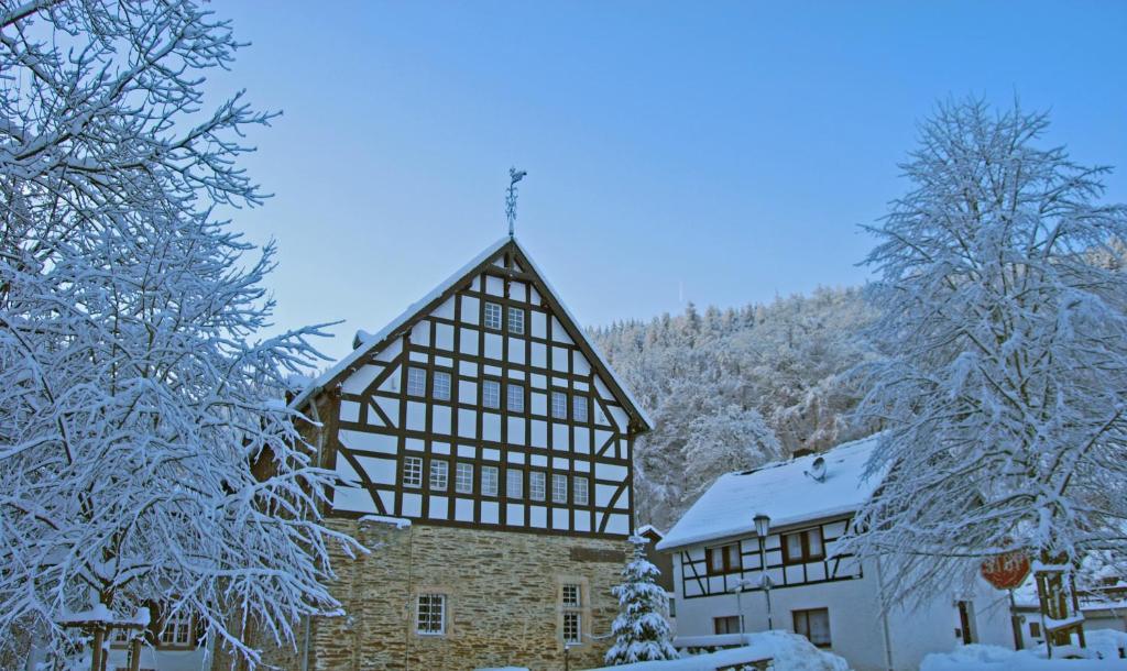 Waldhotel Im Wiesengrund Hürtgenwald Exteriör bild